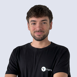 Álvaro R